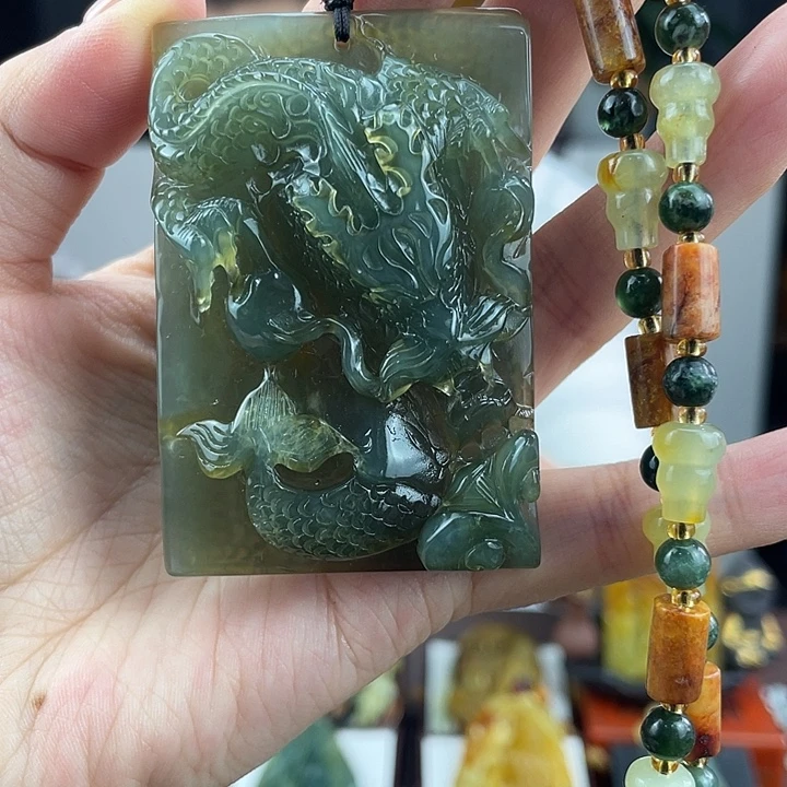蛇纹石玉未镶嵌颈饰