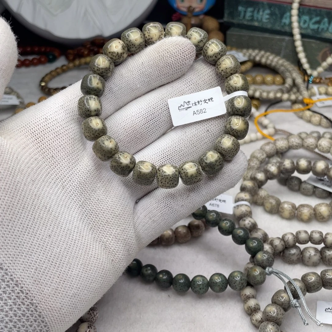 星月菩提吊坠11x10绿包白黄金瞳a582