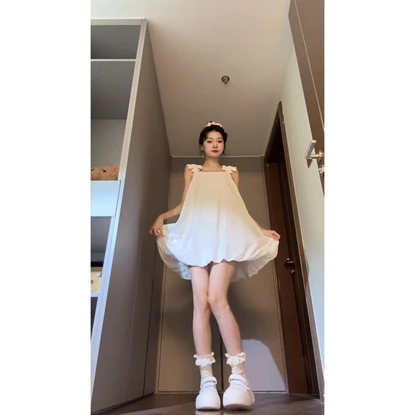 韩系小众夏季新款立体花朵吊带裙小个子设计感甜酷无袖短款连衣裙