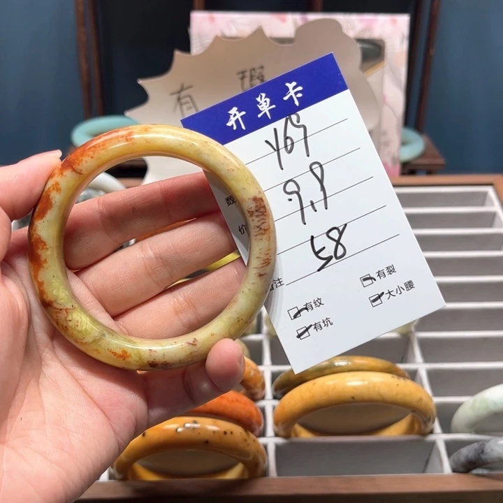 蛇纹石玉手镯未镶嵌春*