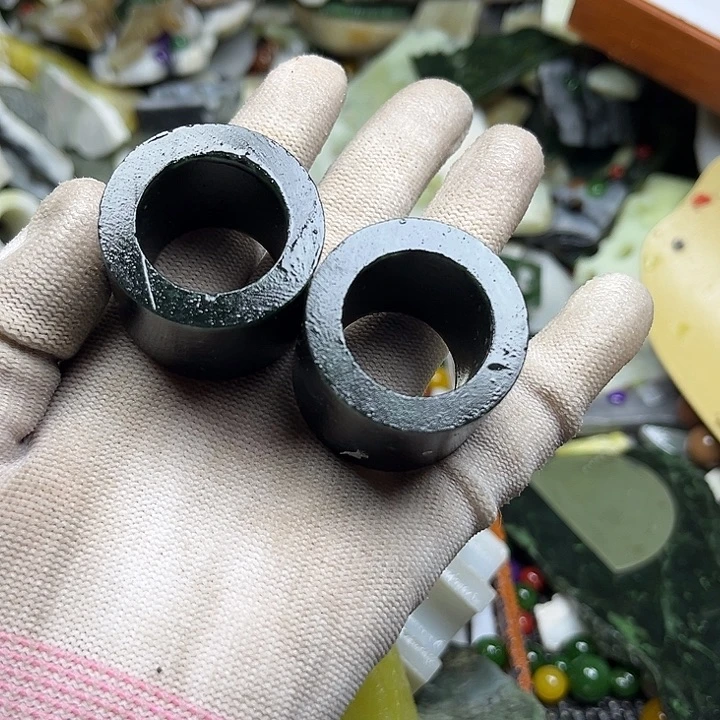 未镶嵌透闪石质玉珠宝奇石