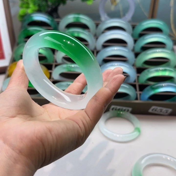 玉用****5时尚飘花手镯023