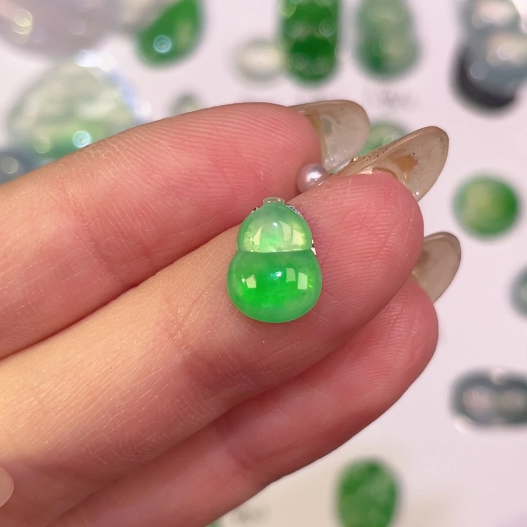 翡翠未镶嵌颈饰裸石