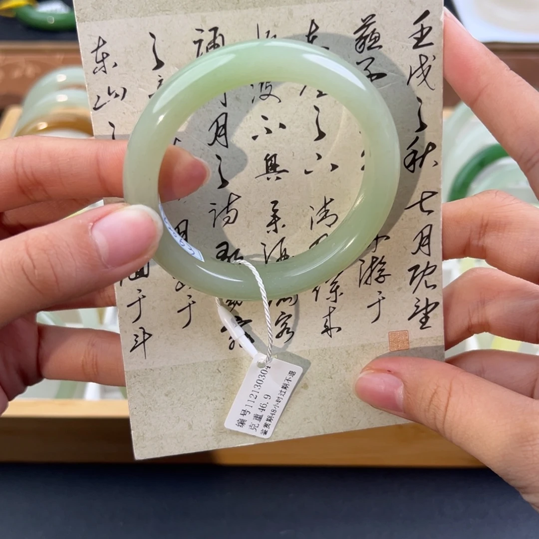 和田玉未镶嵌手镯