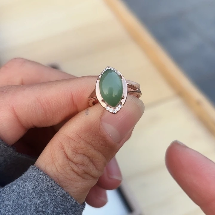 银S925镶嵌戒指和田玉（碧玉）