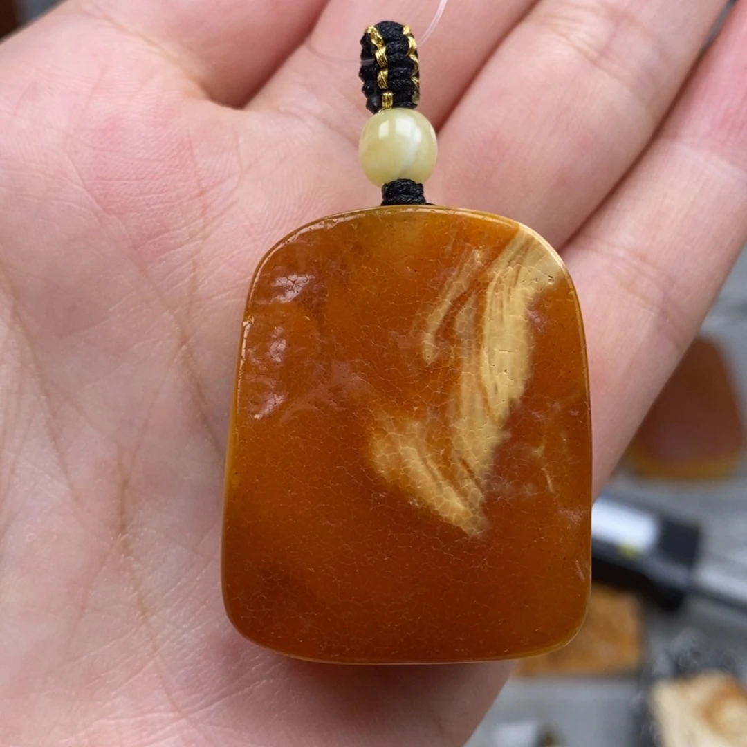 未镶嵌琥珀珠宝奇石