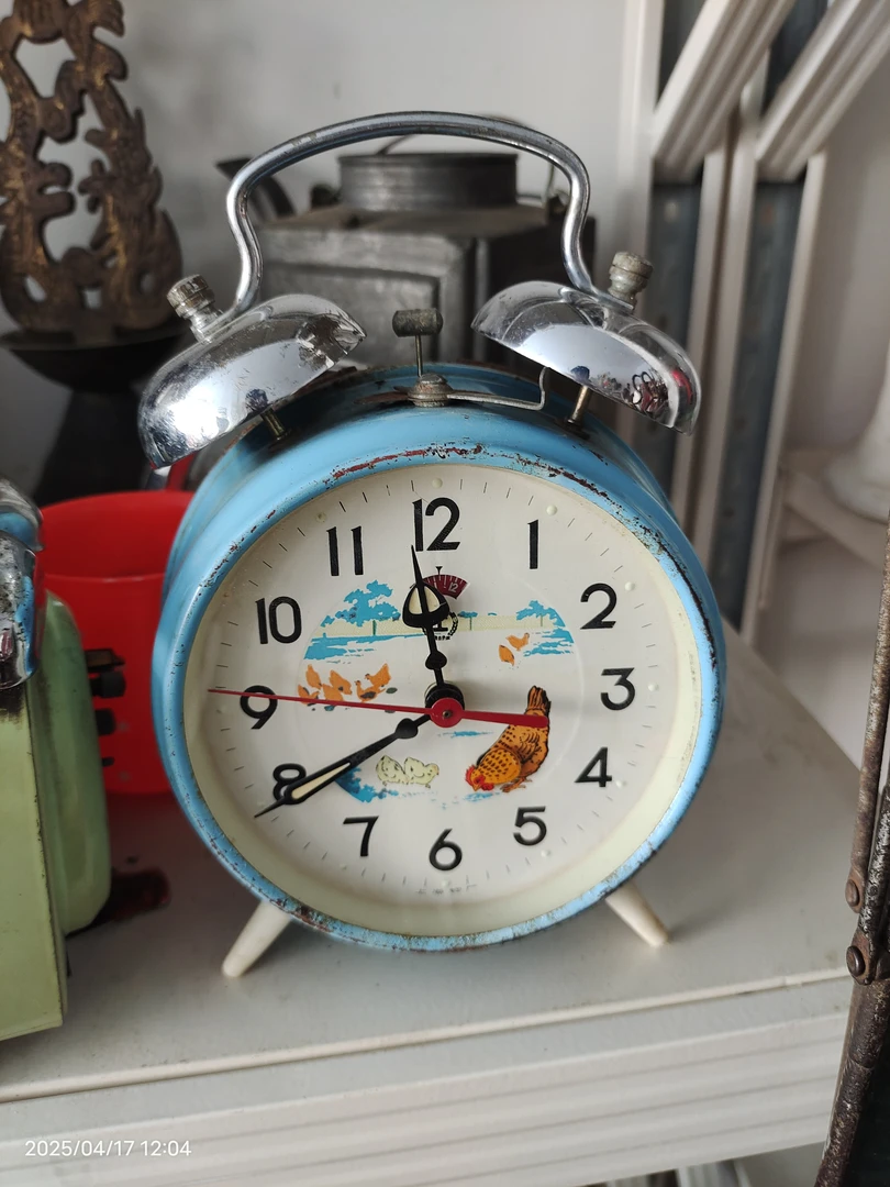 民俗老物件一物一拍小闹钟红色