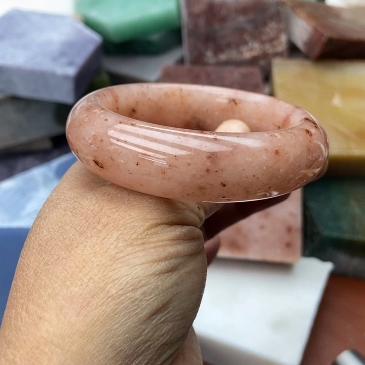 石英岩玉未镶嵌手镯冰粉踏