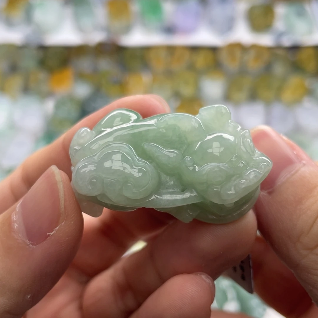 亿***装翡翠未镶嵌颈饰貔貅