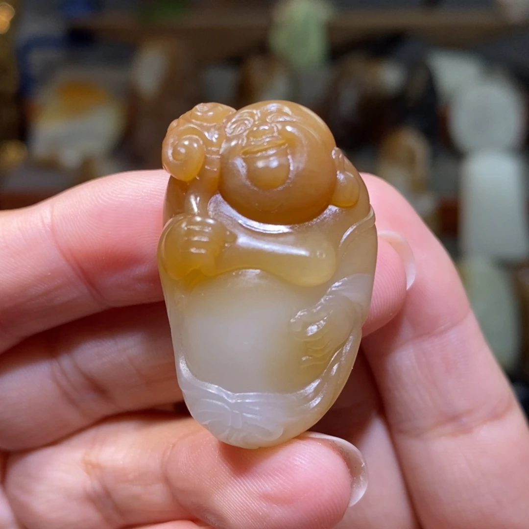 颈饰未镶嵌和田玉（糖玉）开心佛
