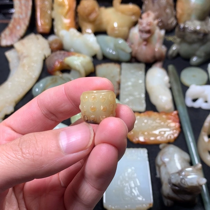 朝***拾和田玉未镶嵌挂件