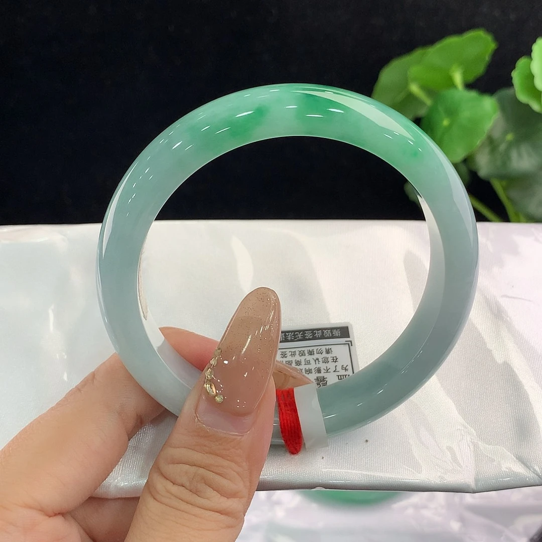 翡翠手镯未镶嵌正61.6