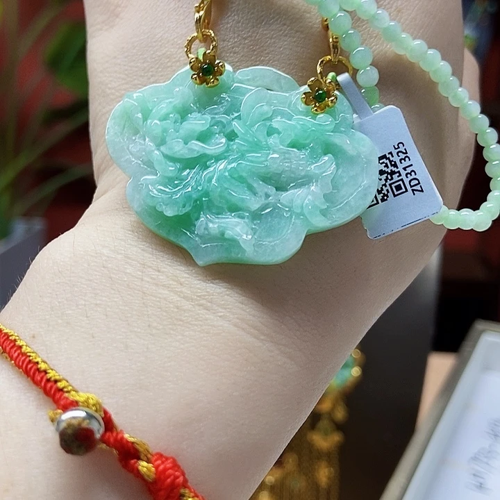 翡翠未镶嵌颈饰吊坠