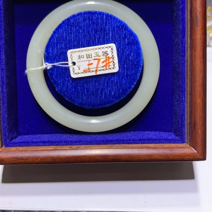 水***鱼和田玉未镶嵌颈饰