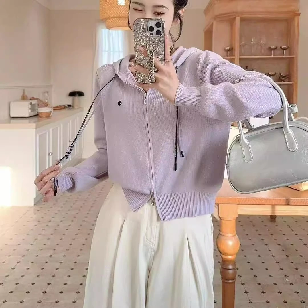 2025年秋季连帽女修身型毛针织衫网红针织衫白色秋季