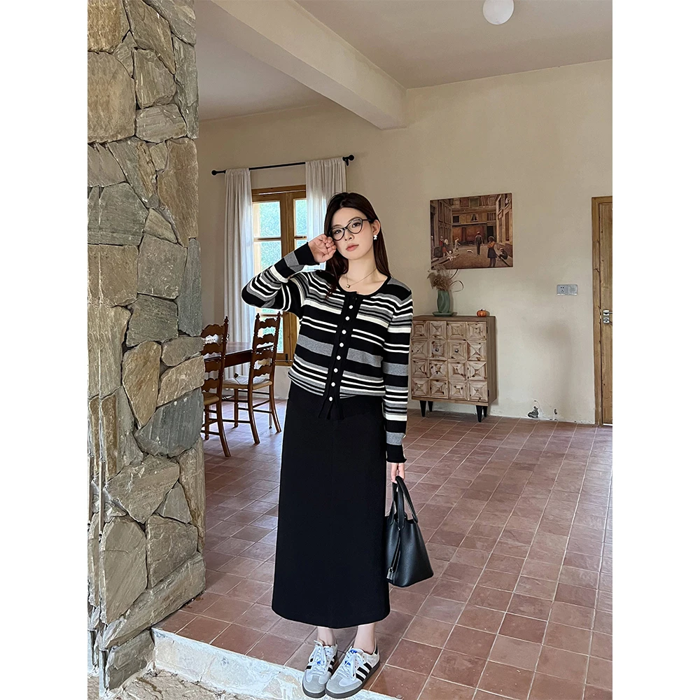 QC柚柚【纯白女神】微胖梨型显瘦高腰直筒混纺百搭半身裙408D12