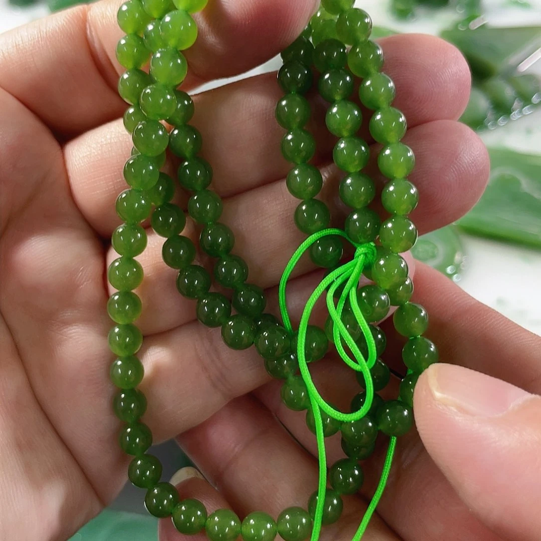 颈饰未镶嵌和田玉（碧玉）