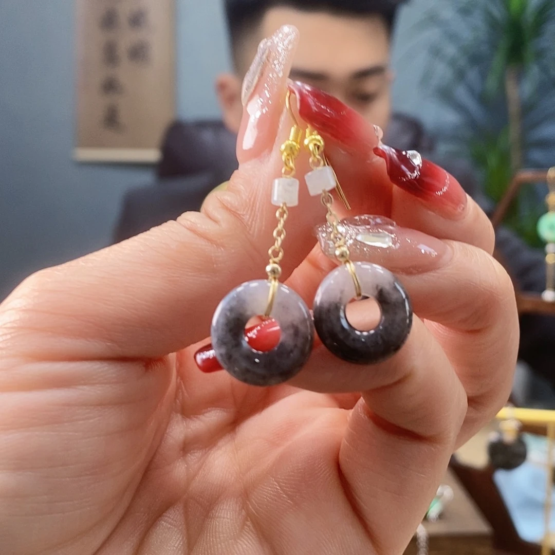 翡翠耳饰未镶嵌翡翠