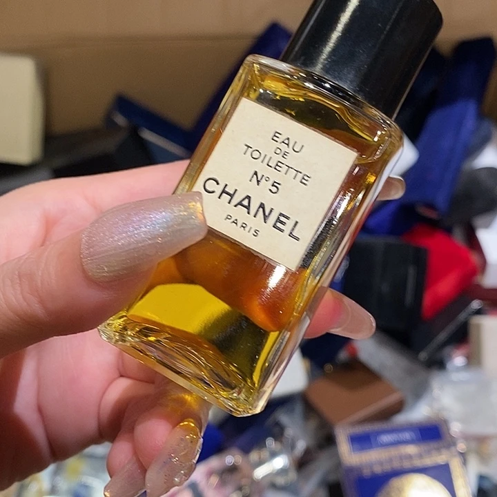 是***耶中古香水沐浴露持久留香