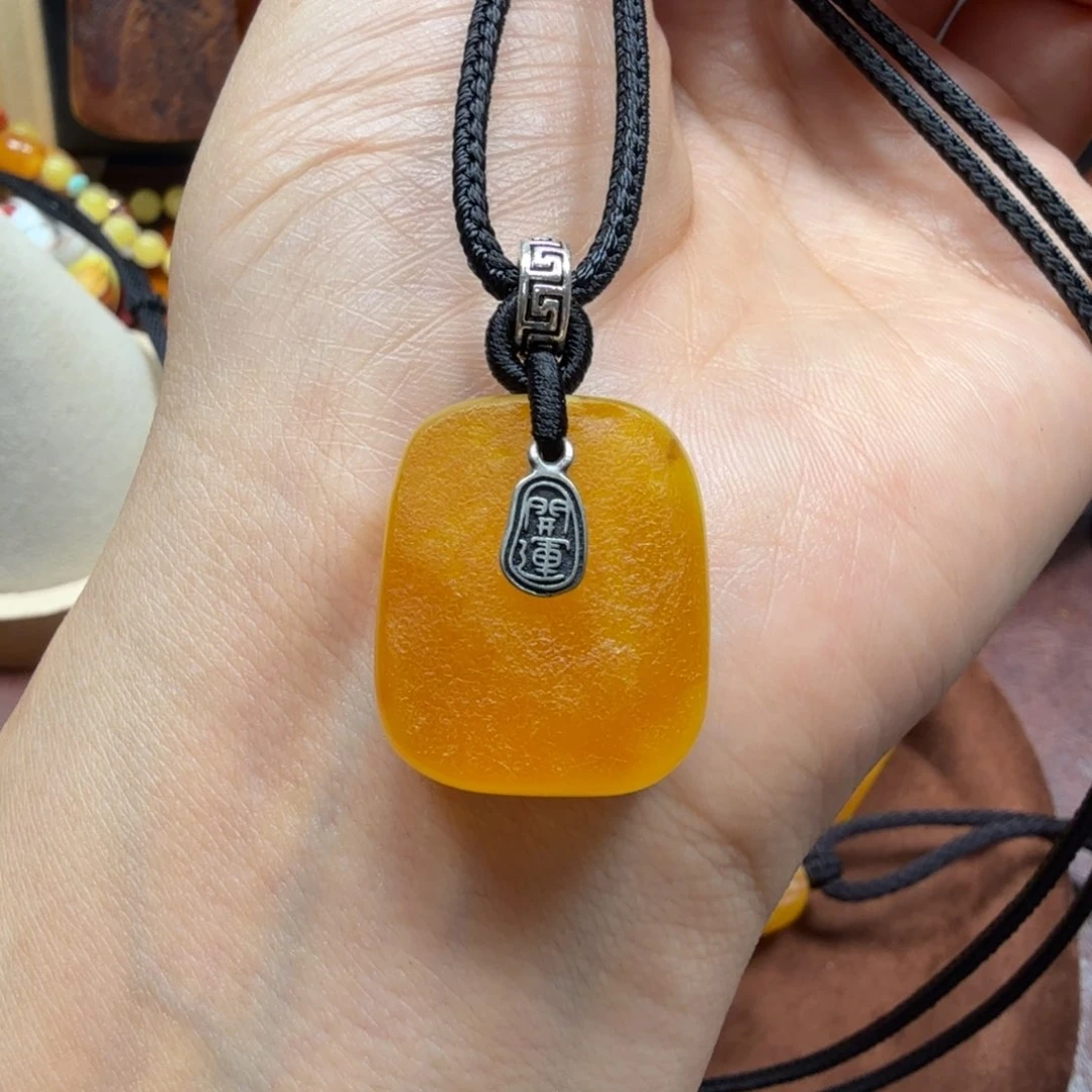 未镶嵌吊坠(赠链)琥珀