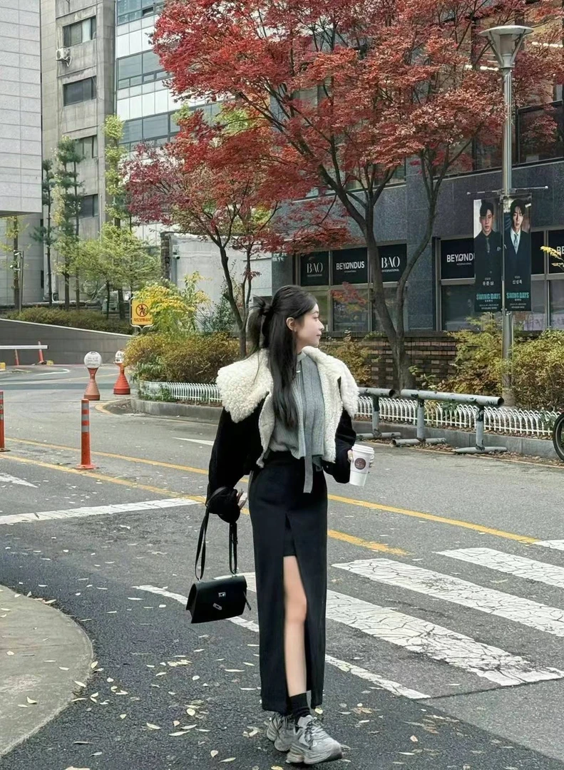 HIFAIRY·新款时尚字母毛衣显瘦设计感辣妹风搭配背带裙组合套装