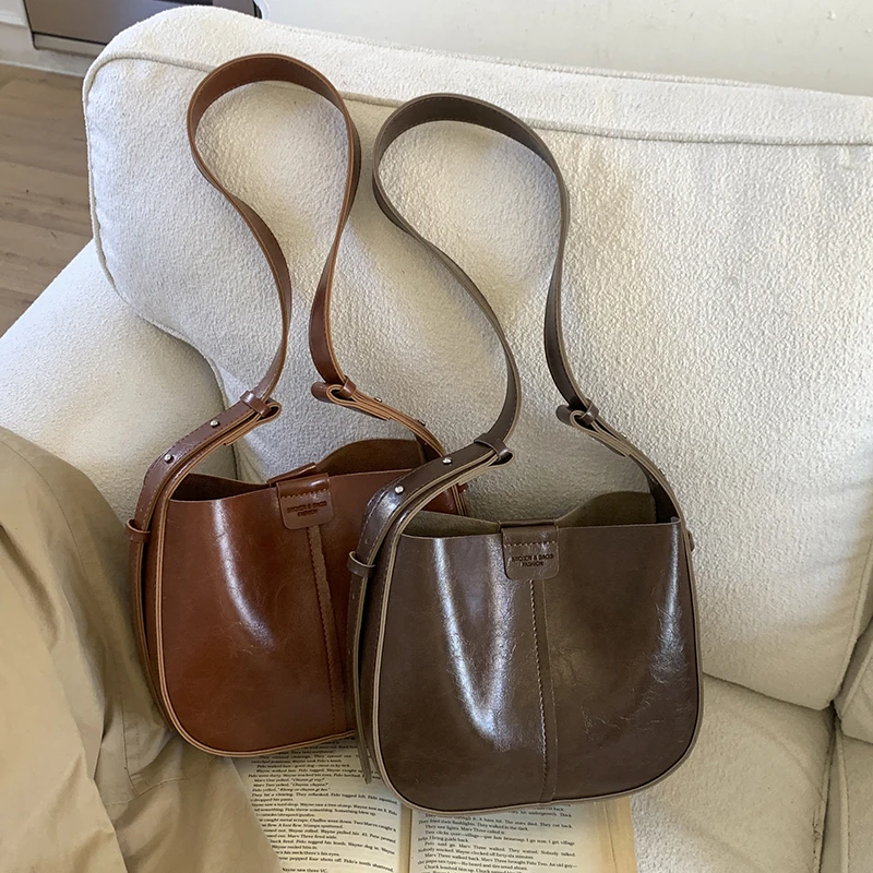 简约时尚气质单肩包2025新款潮流网红轻奢休闲外出通勤斜挎包秋冬