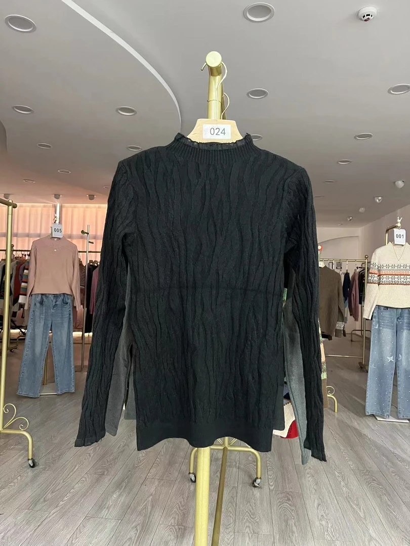 024树皮纹纯色针织打底衫