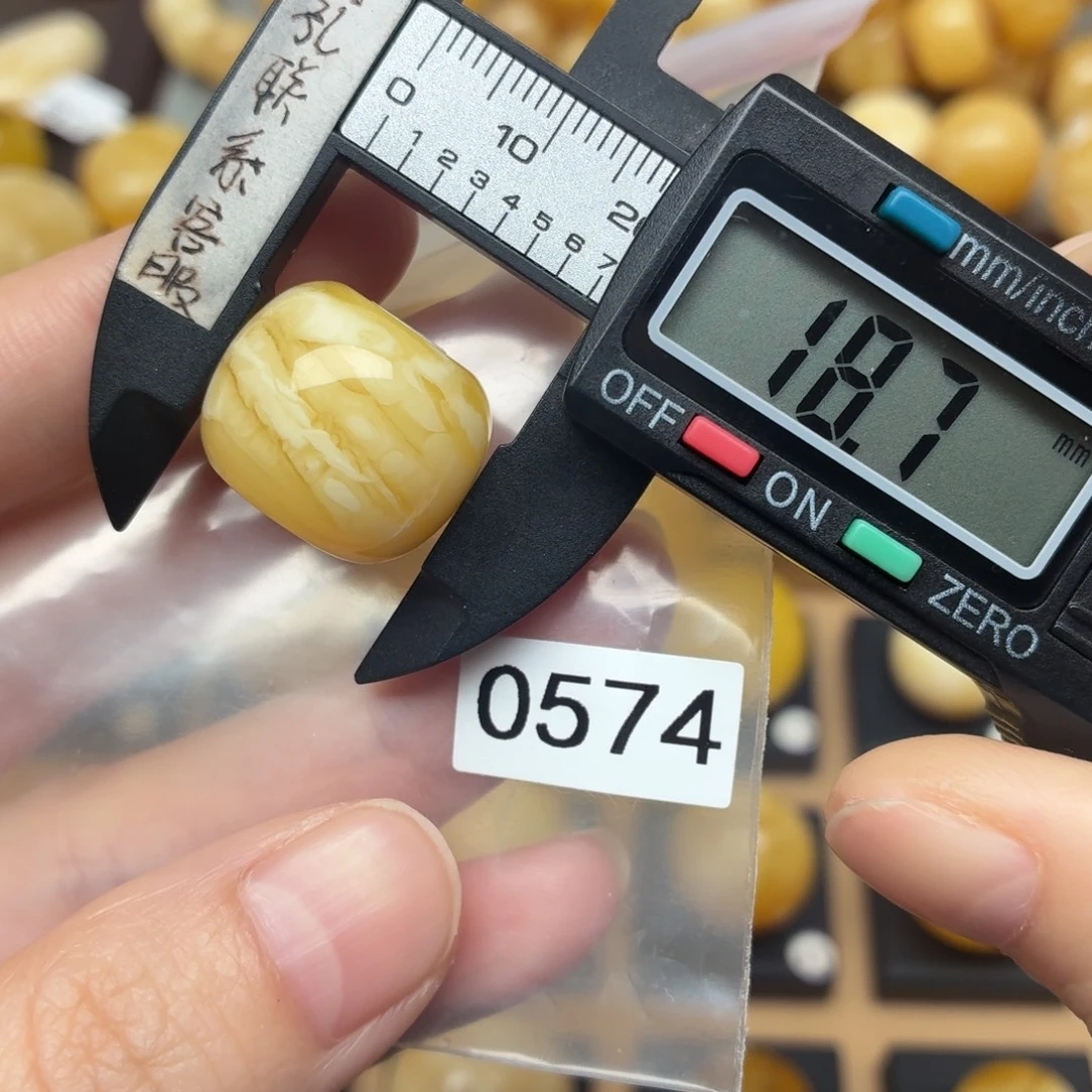 琥珀未镶嵌裸石蜜蜡瓷白虎皮高货上新15+厚度