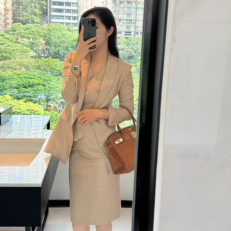 春秋新款卡其色精英风高级感修身显瘦西装套装马甲半身裙三件套女