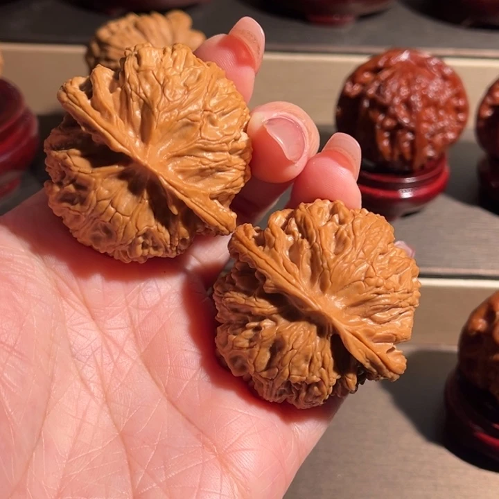 小***桨文玩核桃吊坠苹果园