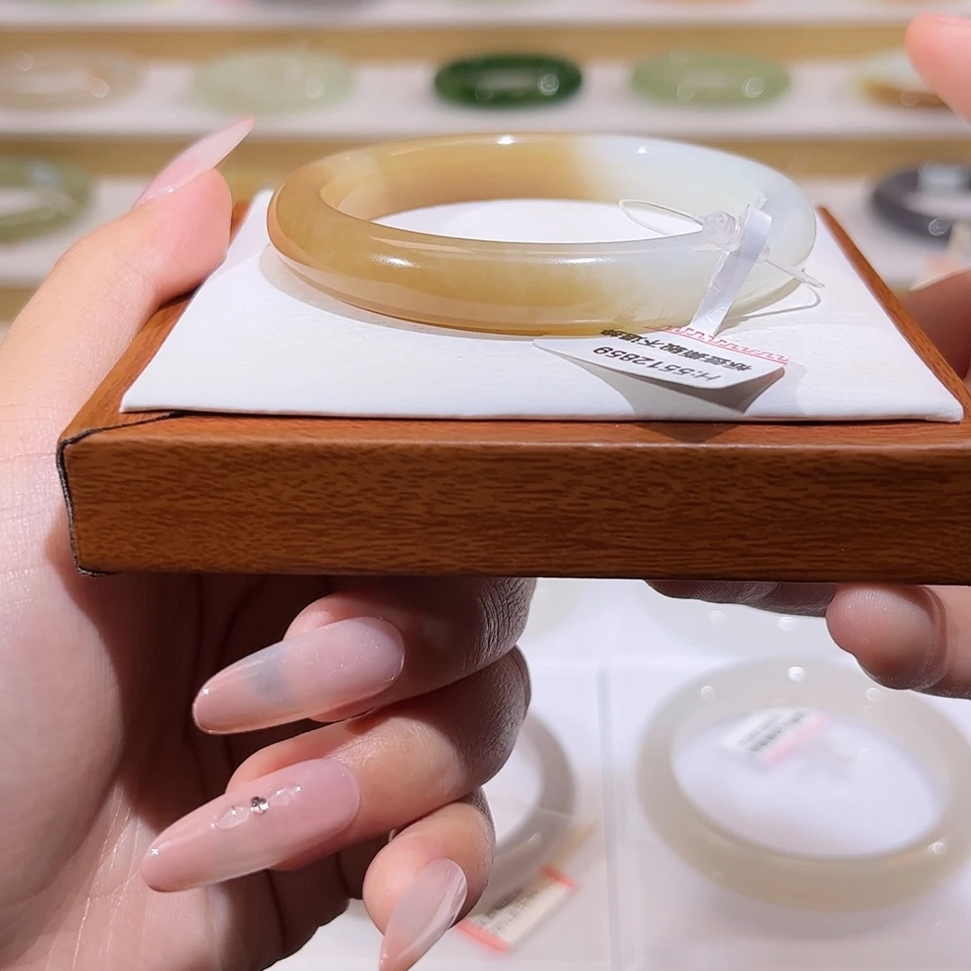 和田玉未镶嵌手镯且末糖白