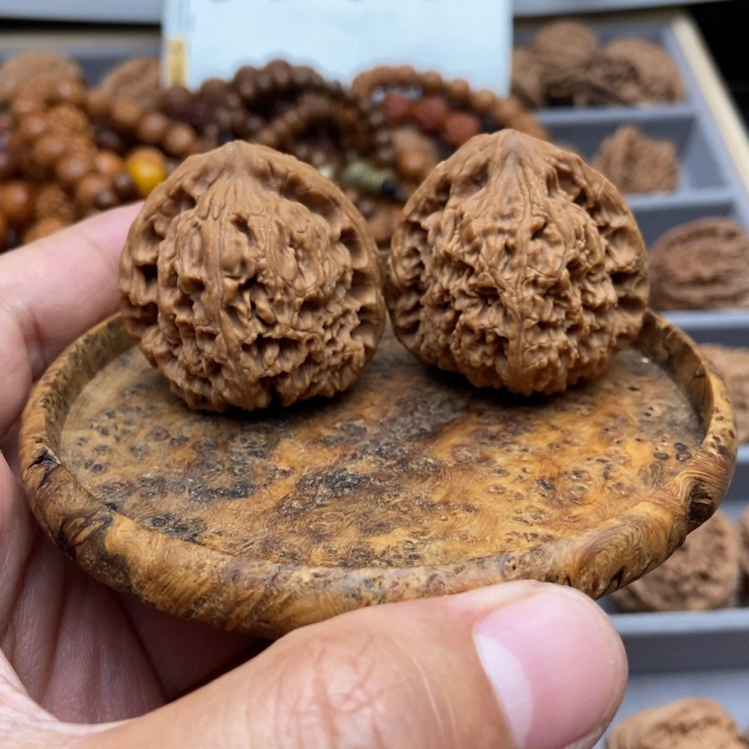 文玩核桃把件三角南疆石