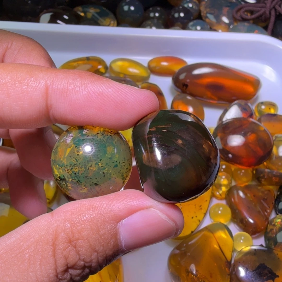 贫***来未镶嵌琥珀裸石，，，