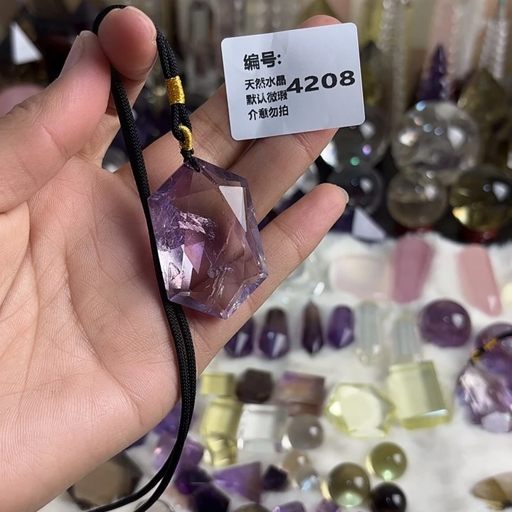 神***宝未镶嵌水晶颈饰吊坠