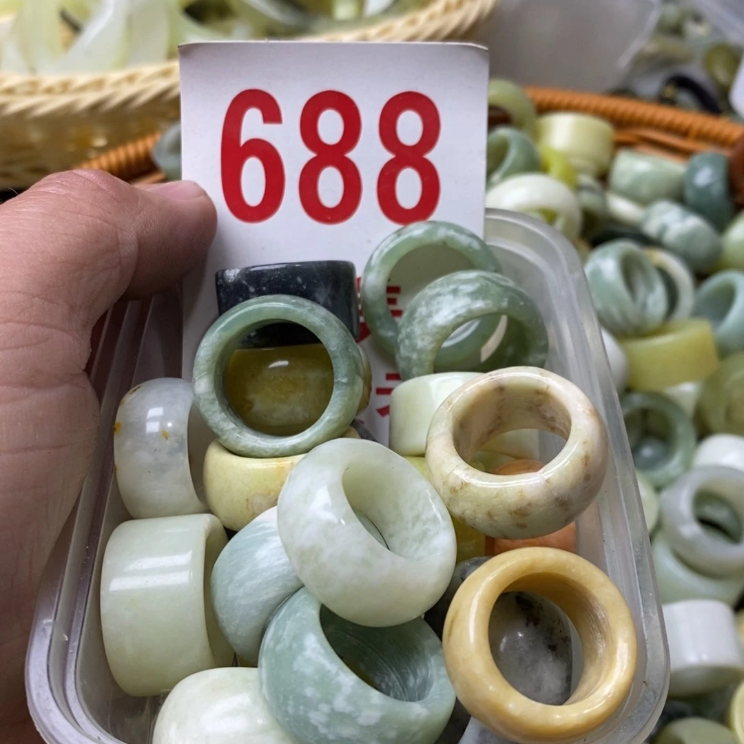 蛇纹石玉挂坠未镶嵌