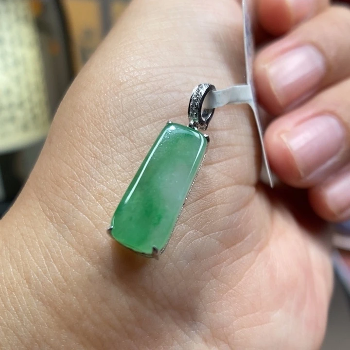 【闪购商品】颈饰18K金镶嵌翡翠43