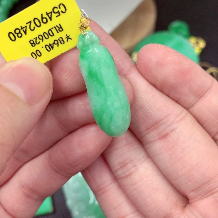 颈饰18K金镶嵌翡翠