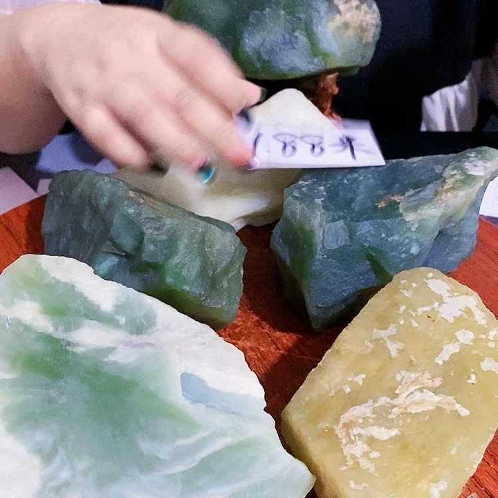 蛇纹石玉未镶嵌原石