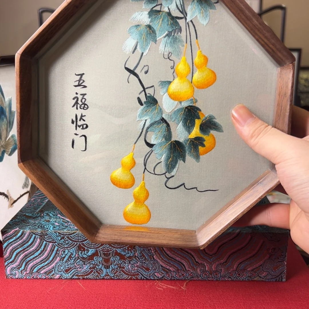 菩***树刺绣纯手工刺绣双面绣实木摆件