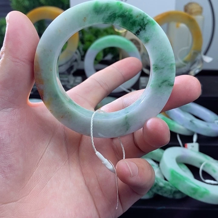 未镶嵌天然翡翠手镯定制翡翠