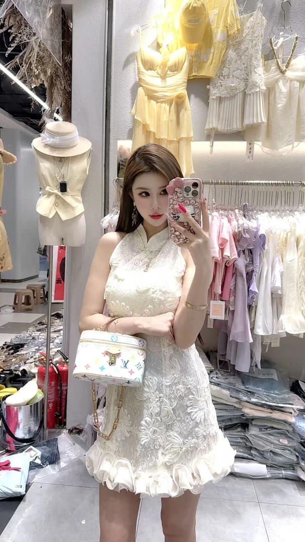 花瓣蕾丝无袖设计凸显复古气质的中国风夏季连衣裙