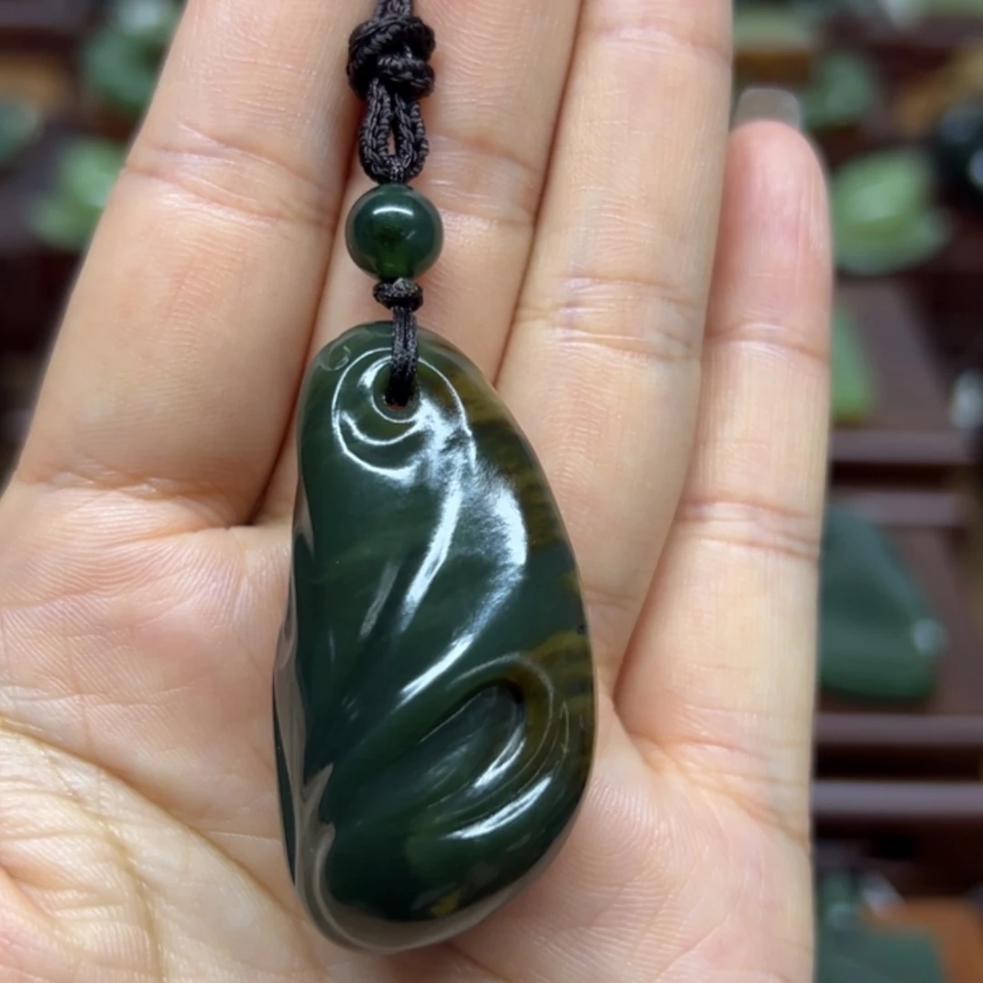 【闪购商品】颈饰未镶嵌岫岩河磨玉(透闪石质玉)时来运转
