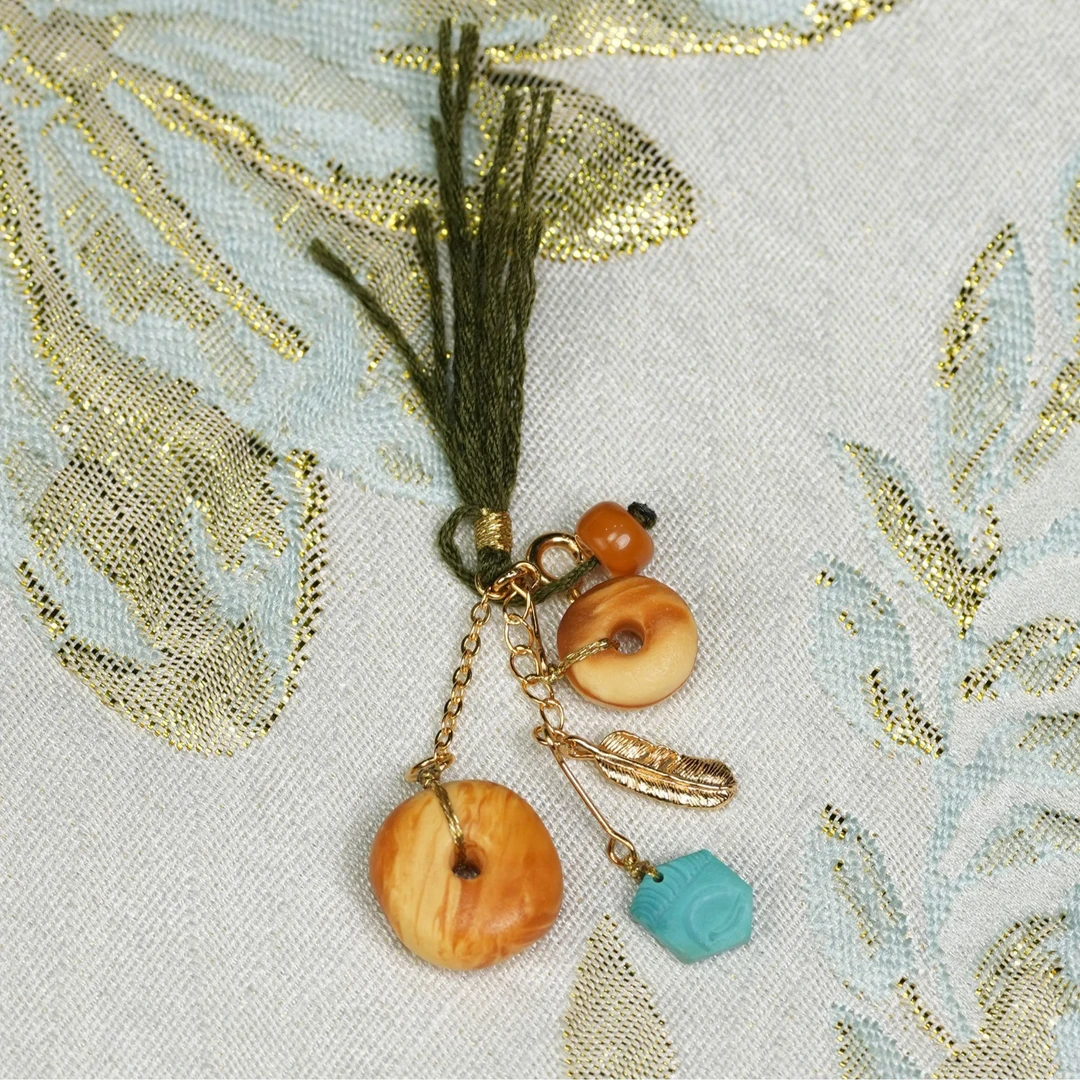 【壹芳珠宝】天然原矿蜜蜡饼子绿松残佛提溜