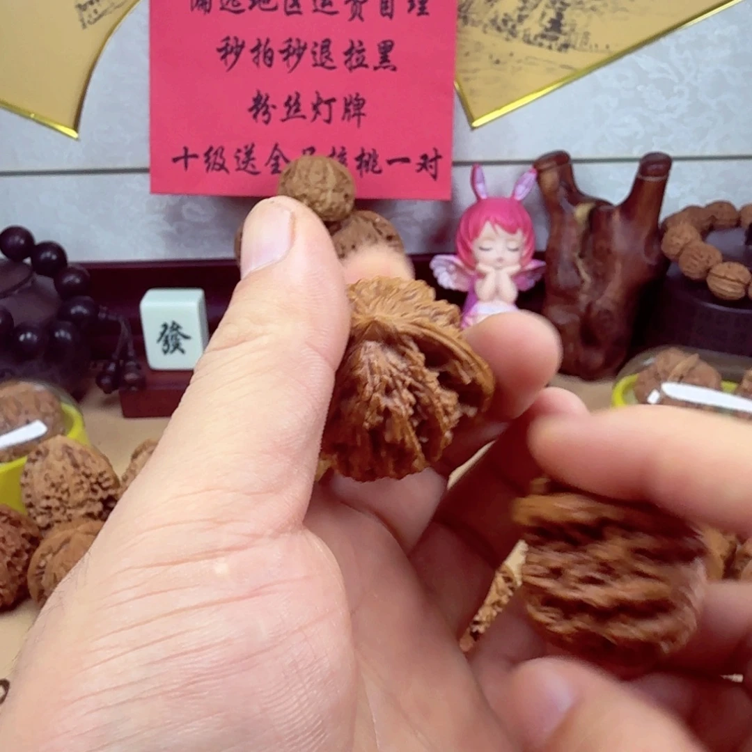 吊坠文玩核桃特价出狮虎兽有一点小黄