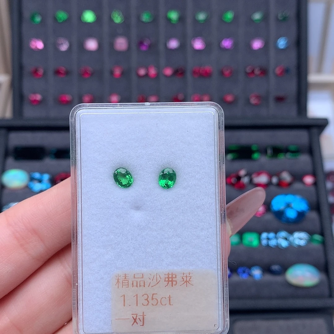 未镶嵌裸石石榴石（沙弗莱）1.135克拉