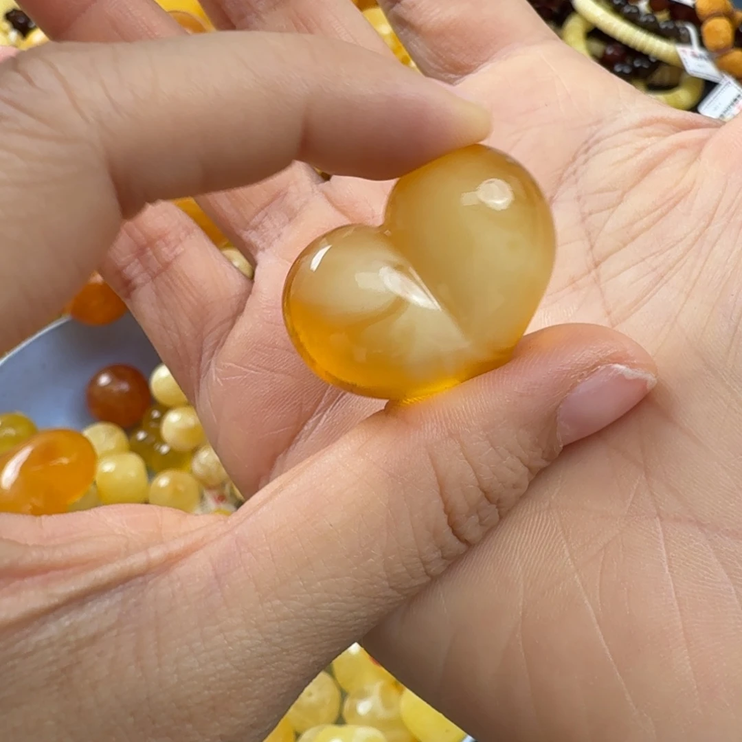 琥珀未镶嵌珠宝奇石