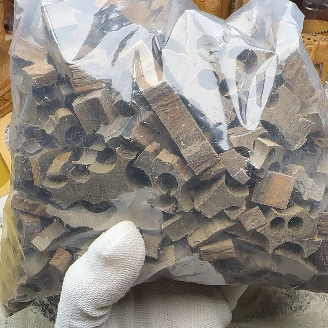 檀香木其他闲*人碎料20克