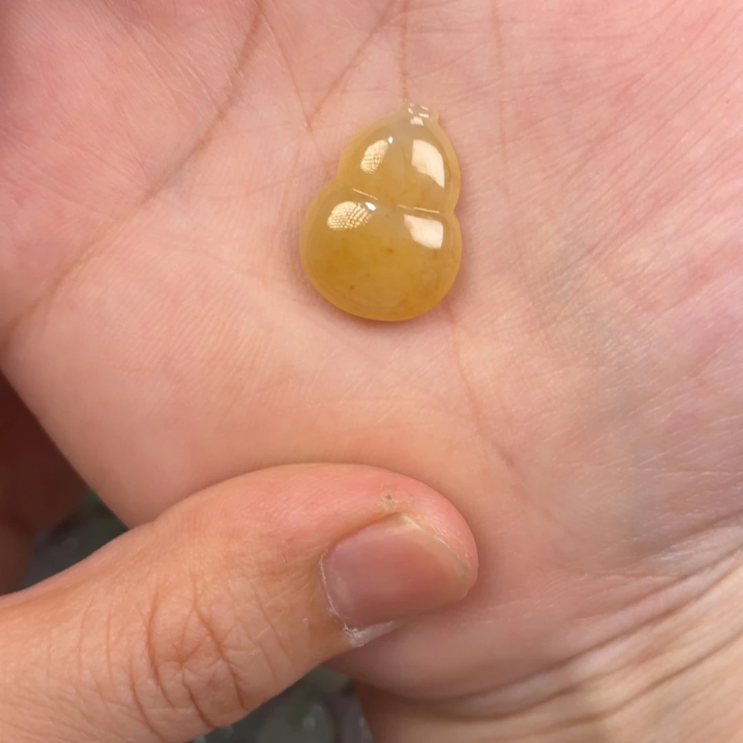 翡翠未镶嵌颈饰黄葫芦