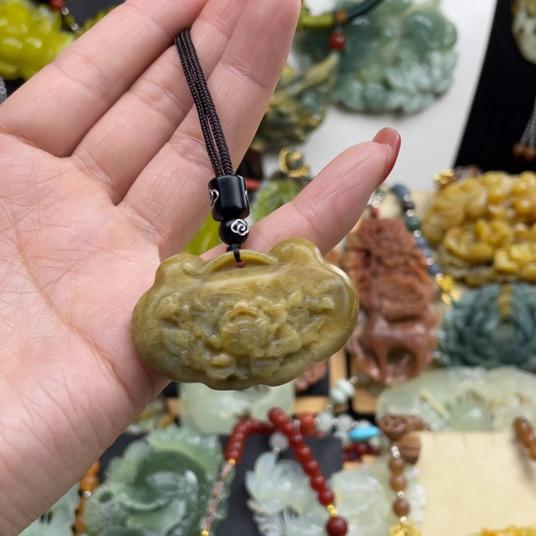 未镶嵌蛇纹石玉颈饰