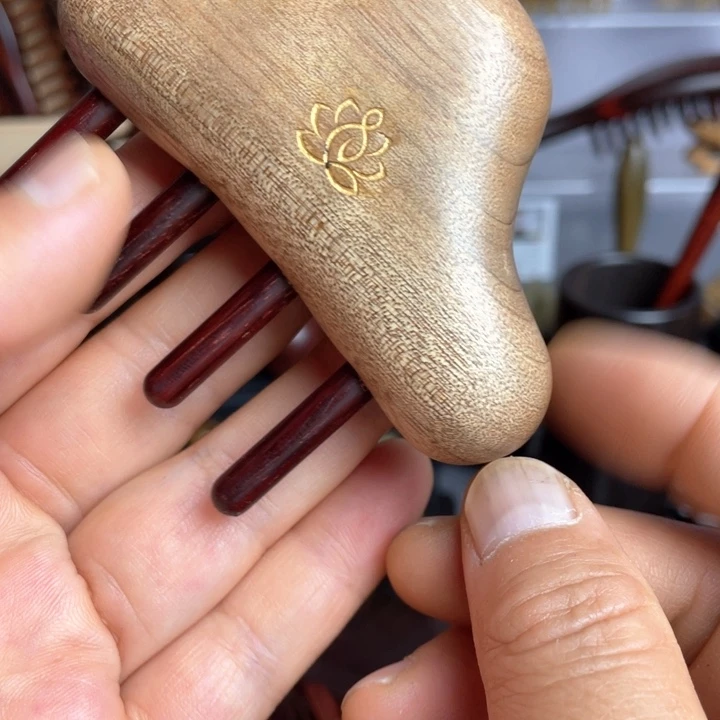 乌木类云朵按摩梳子